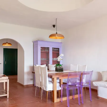 Laura A Villasimius, Tra Casa E Mare Non C'e Distanza *